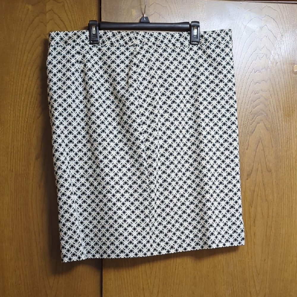 Van Heusen Black and White Geometric Pencil Skirt